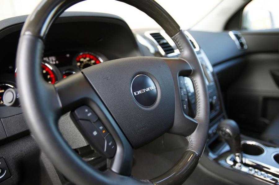  GMC Acadia Denali 2011 года  (фото 30 из 53)